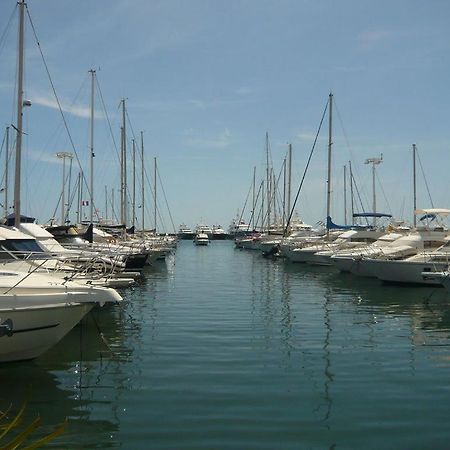 Charmant 2P Vue Mer Face Au Port De Golfe Juan מראה חיצוני תמונה