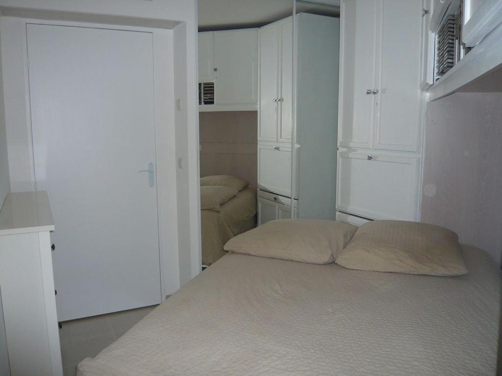 Charmant 2P Vue Mer Face Au Port De Golfe Juan מראה חיצוני תמונה